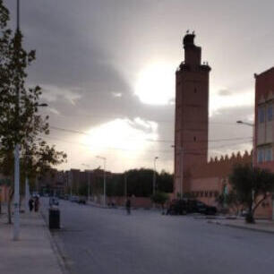 إجراء سمسرة عمومية علنية لكراء الأملاك ب جوار المسجد الحسني بالريش ميدلت